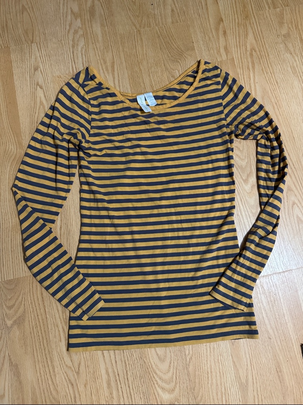 Matilda Jane Golden & Gray Knit Top medium with Matching Gray Ruffle Pants small - Picture 5 of 6